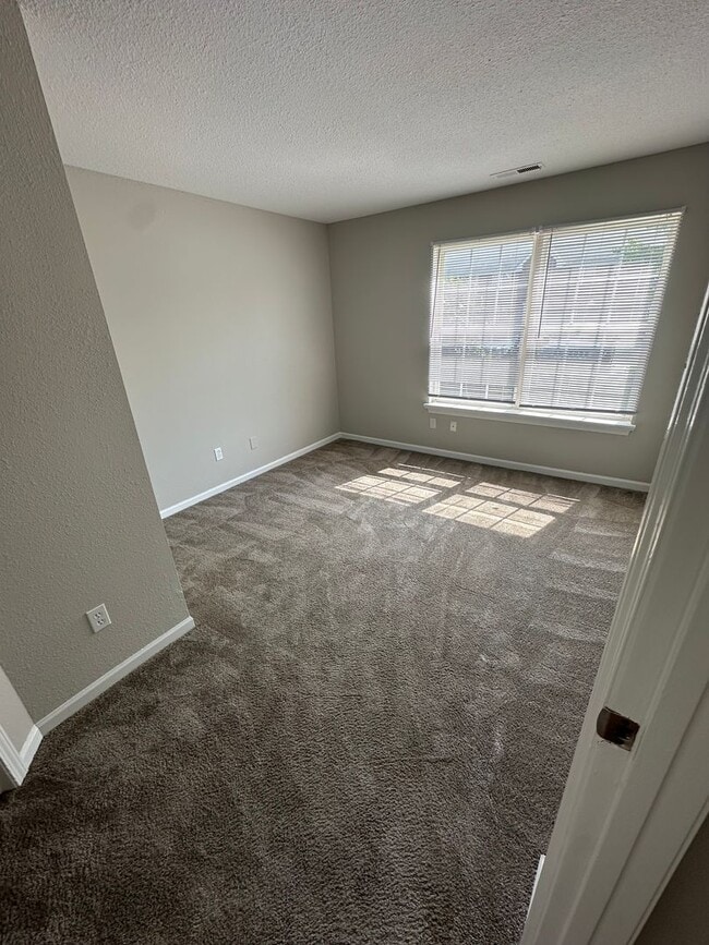 Building Photo - Upgraded 2 Bed 2 Bath Available at Coral C...