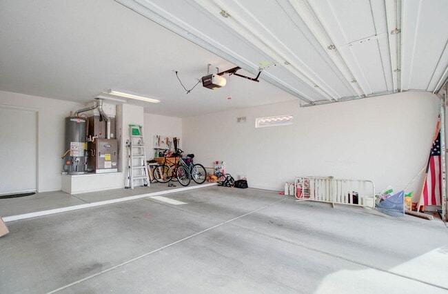 Building Photo - 15567 W Coral Pointe Dr