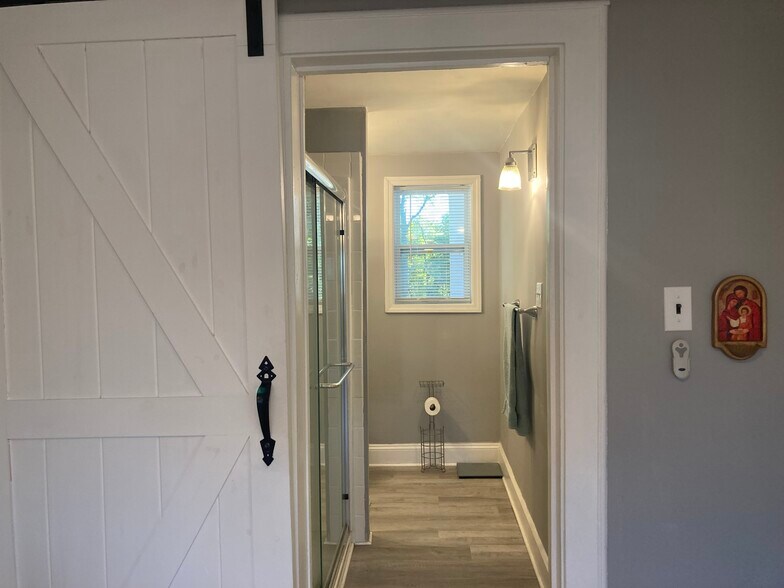 Bath - 10147 Baltic Rd
