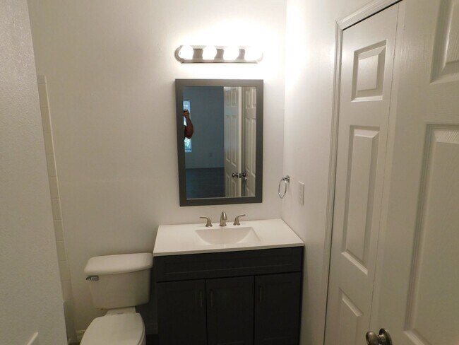 Building Photo - 2 Bed 2 Bath Split Plan Condo at Sunset Lake on Turkey Lake