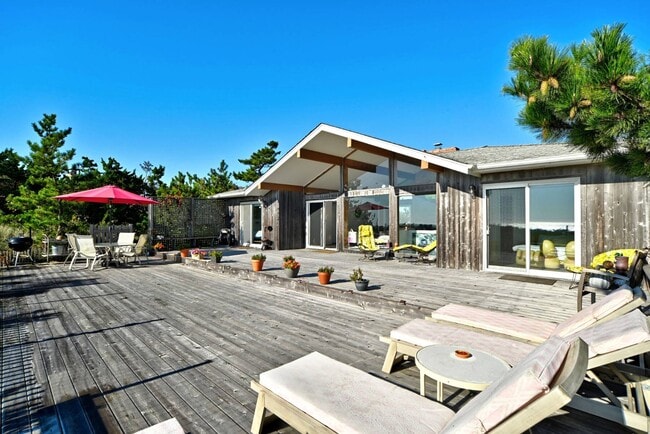 Building Photo - 323 Marine Blvd