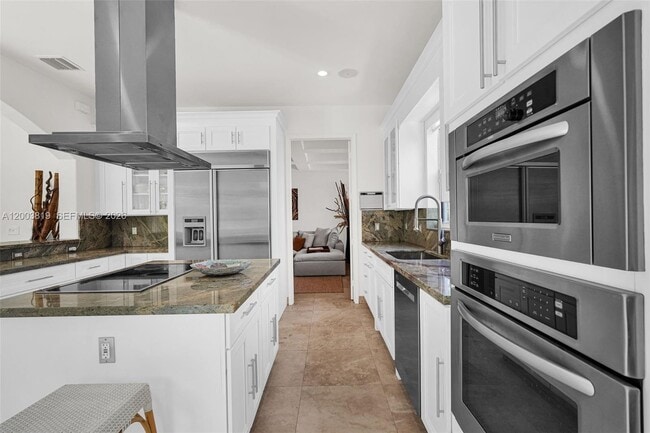 Building Photo - 2143 N Bay Rd