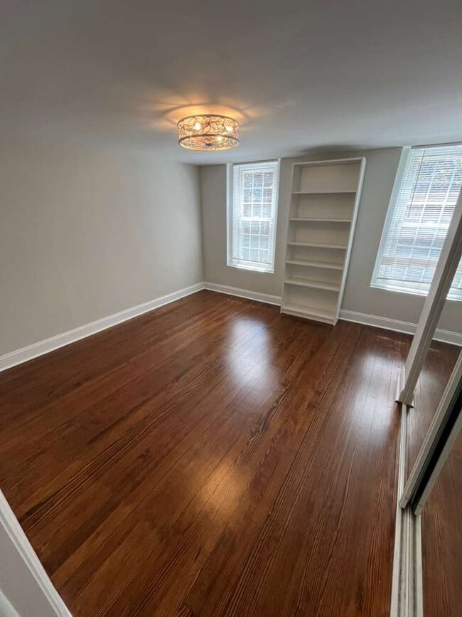 Building Photo - 2033 Kater St