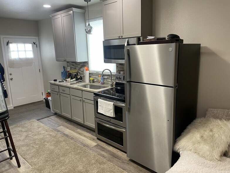 Kitchen - 3824 W Bismark Dr