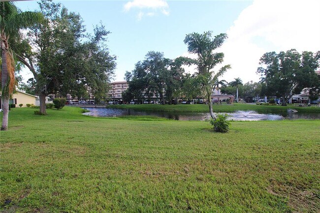 Building Photo - 390-301 301 Blvd W