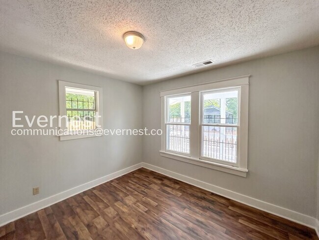 Building Photo - 667 Sevier St