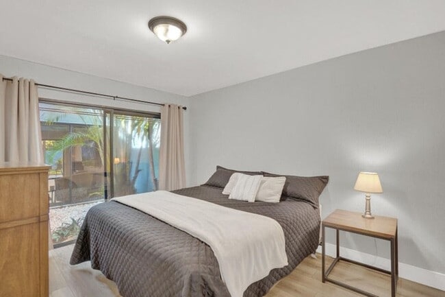 Building Photo - 940 Rainberry Lake Dr