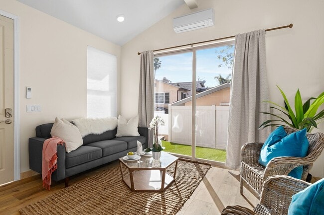 Building Photo - Charming 1 bed/1 bath Detached Guest House...