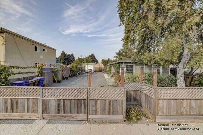 Building Photo - 1347 Sanford Ave