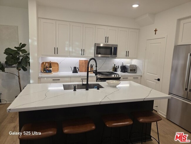 Building Photo - 22214 Poppy Ct