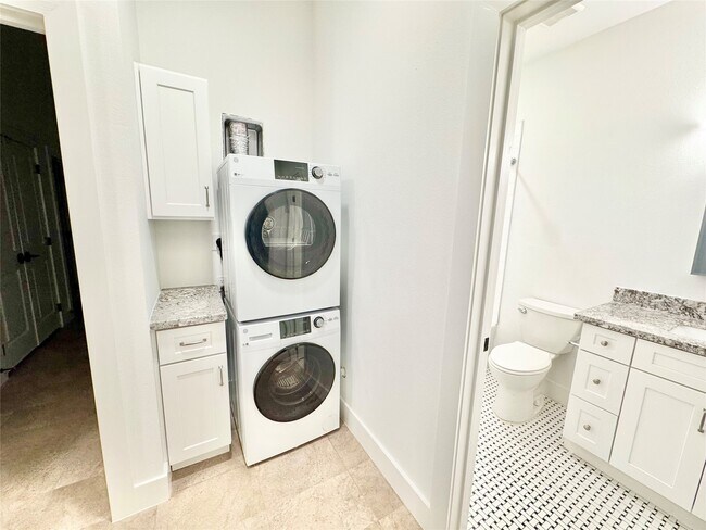 Building Photo - 2102 Mechanic St