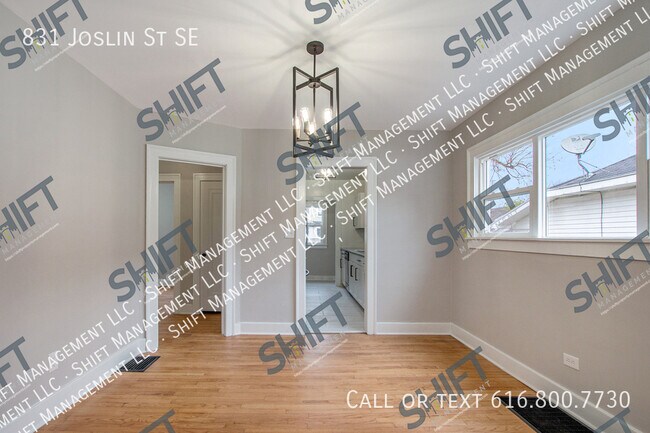 Building Photo - 831 Joslin St SE