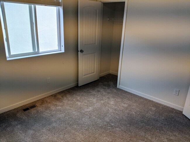 Building Photo - Immaculate 4 Bed 4 Bath Home in School District 20!!!