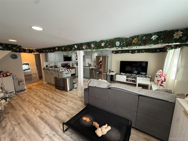 Building Photo - 16 Minkel Rd