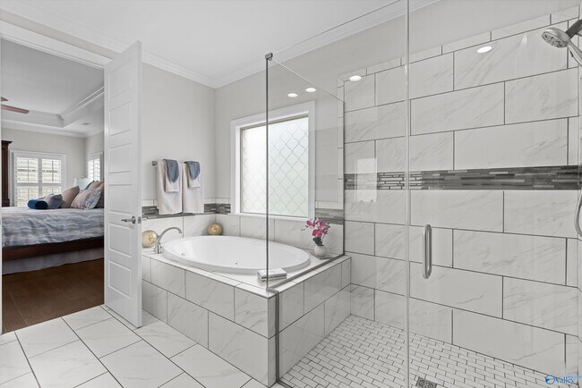 Building Photo - 112 Summer Walk Ln