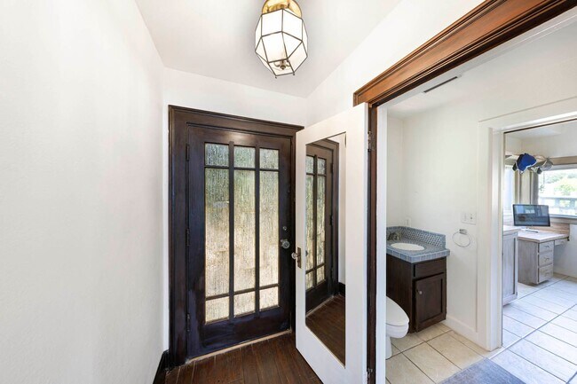 Building Photo - Incredible ocean views and private steps t...