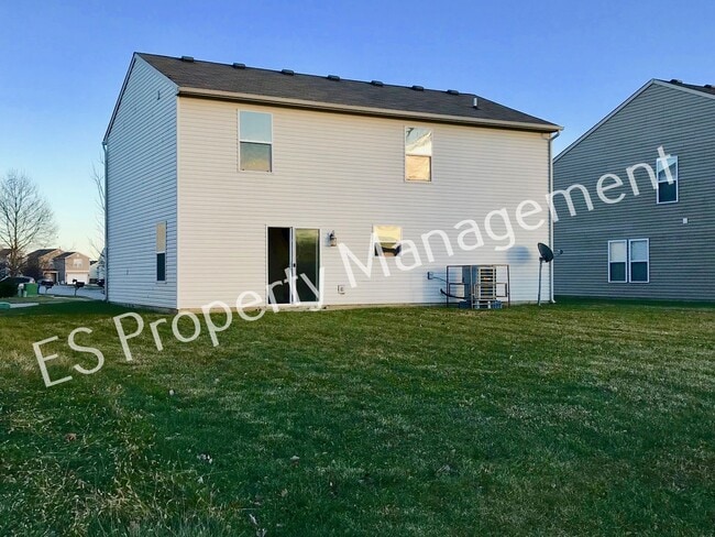 Building Photo - Beautiful 4 Bedroom 2.5 Bath 2 story home in Wildwood Farms on Indy's Southeast side!
