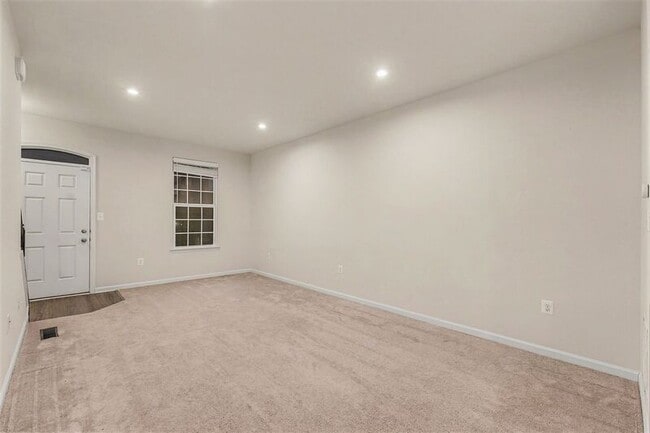 Building Photo - 2042 Track Cir