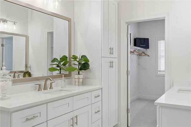 Building Photo - 110 Via Roma