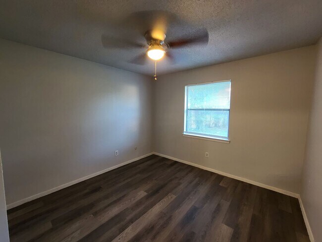 Building Photo - 4 bed 2 baths Coming soon!