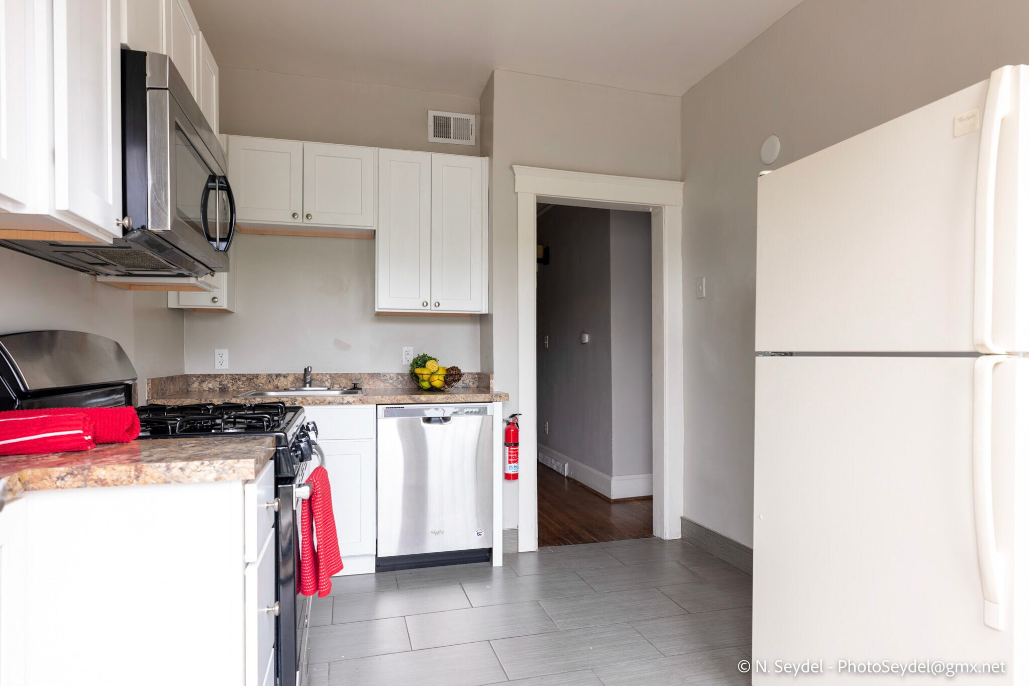 Kitchen - 865 Blaine St