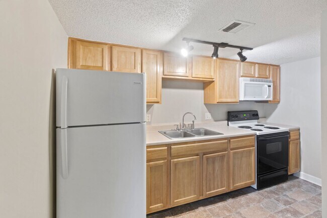 Building Photo - 3609 Balsam Ave