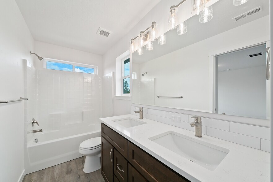 Building Photo - 1328 N Meridian Rd