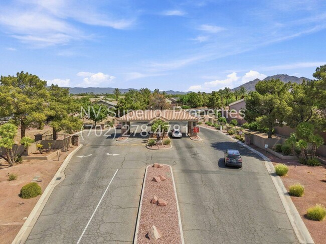 Building Photo - SE!! Stallion Mountain!! Gated!!! Single Story Home!! No Carpets!!! Covered patio!! Water Conditi...