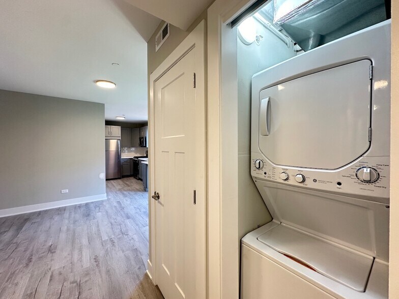 Building Photo - 1142 Oak Ave