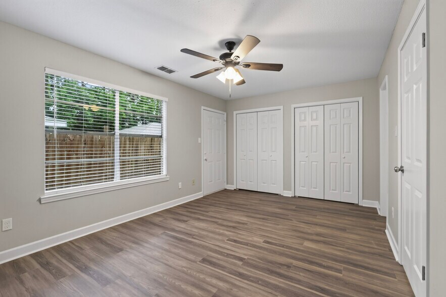Building Photo - 59219 N Pearl Dr