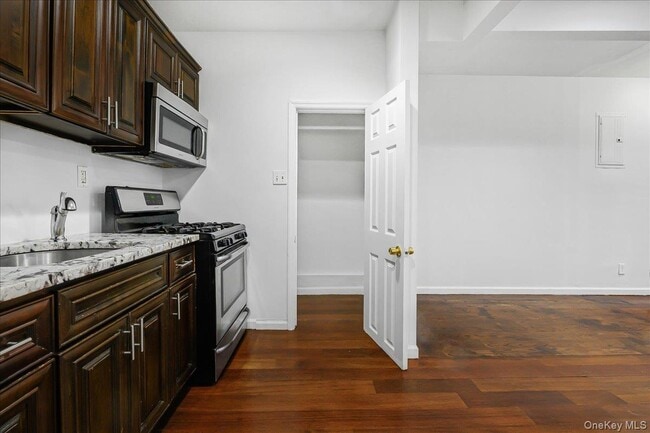 Building Photo - 53 Linden St