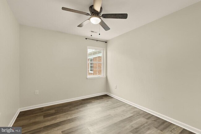 Building Photo - 882 College Pkwy