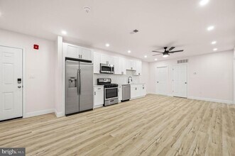 Building Photo - 437 W Girard Ave
