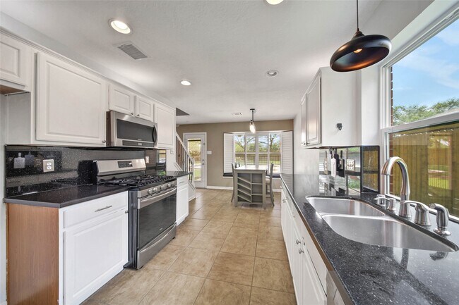 Building Photo - 16731 Creek Trail