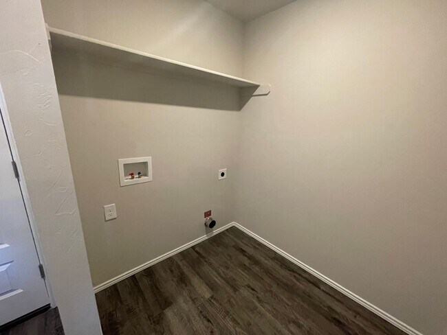 Building Photo - Brand New 4 Bedroom 2 Bathroom in Shawnee ...
