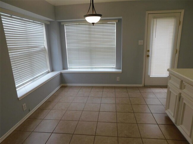 Building Photo - 4211 Creek Hollow Ln