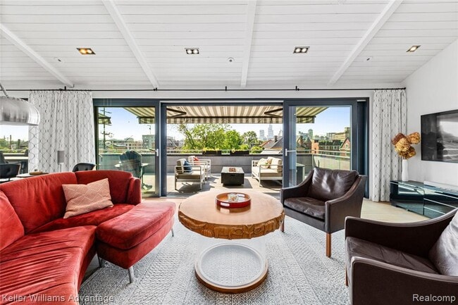 Building Photo - 284 Eliot St