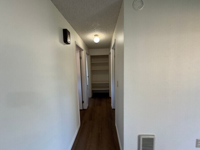 Building Photo - 3 Bedroom House in Waldport!