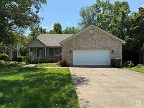 Building Photo - 3 bedroom 2.5 bath house with basement