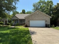 Building Photo - 3 bedroom 2.5 bath house with basement