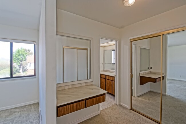 Building Photo - Bright & Airy, End-Unit 3BR2.5BA Townhouse w/ 2-Car Garage in Beautiful Gated Community w/ Pool &...