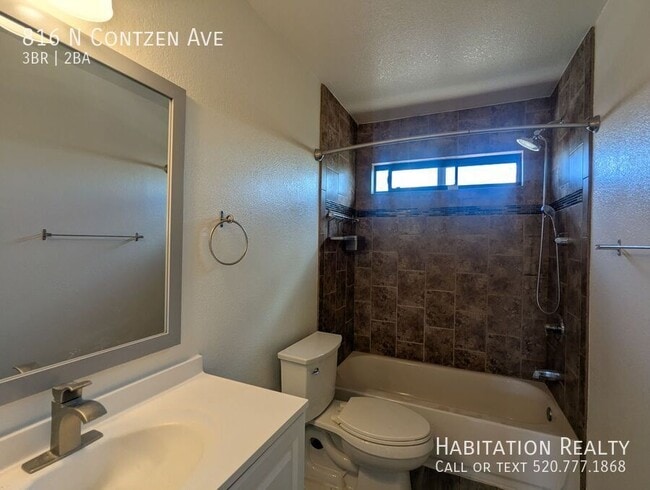 Building Photo - 816 N Contzen Ave