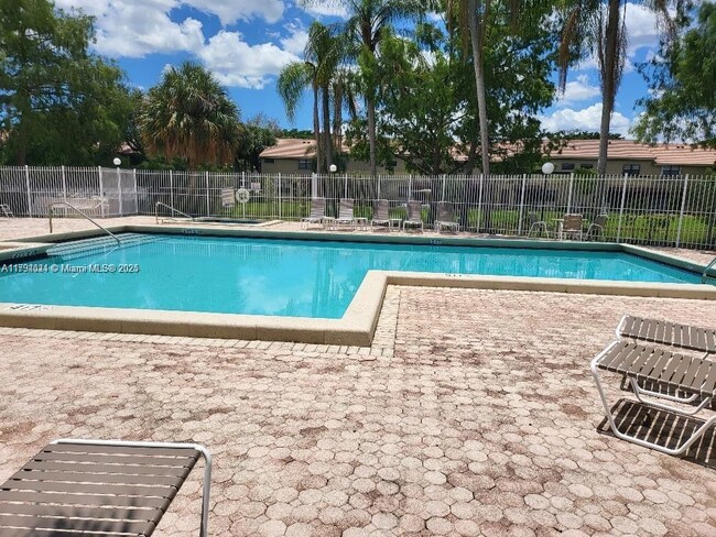 Building Photo - 9073 Vineyard Lake Dr