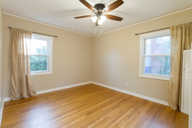 Building Photo - Rose City Park English Tudor with Stunning...