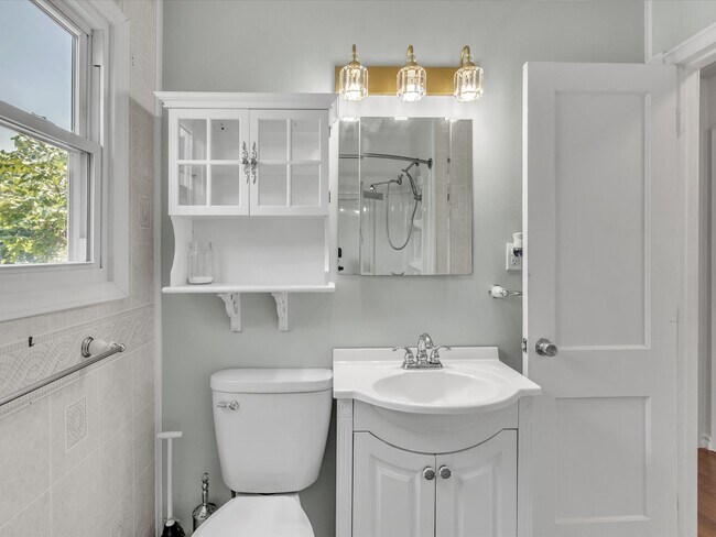 Building Photo - 815 Sandra Dr