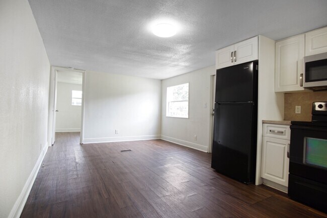 Building Photo - 26 Forest Dr