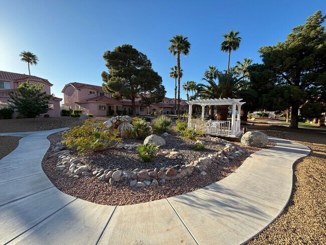 Building Photo - Stunning 3Bed/2Bath/2Car 1st Floor Condo with Private Yard, and Luxurious Amenities! $300 Off Mov...