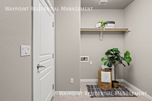 Building Photo - 4235 S Highcliff Ave