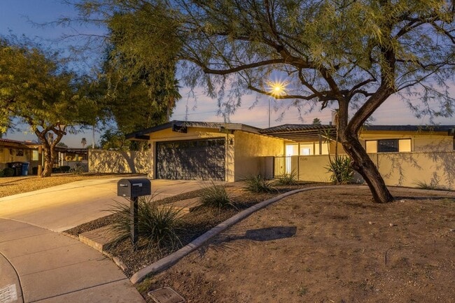 Building Photo - 15041 N 6th St