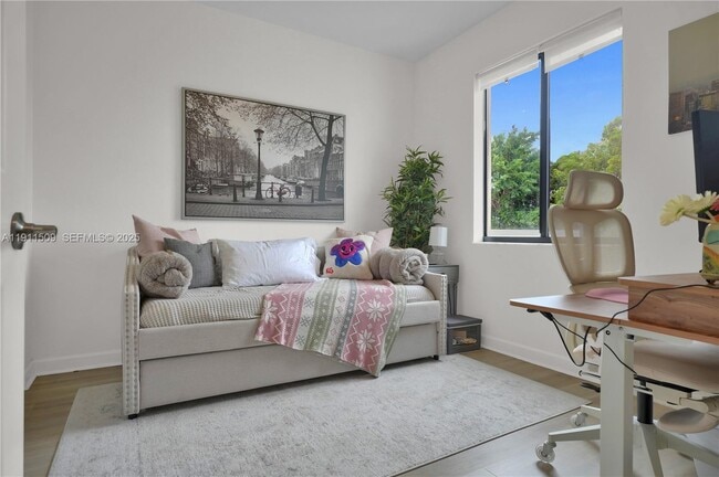 Building Photo - 909 NE 211th St